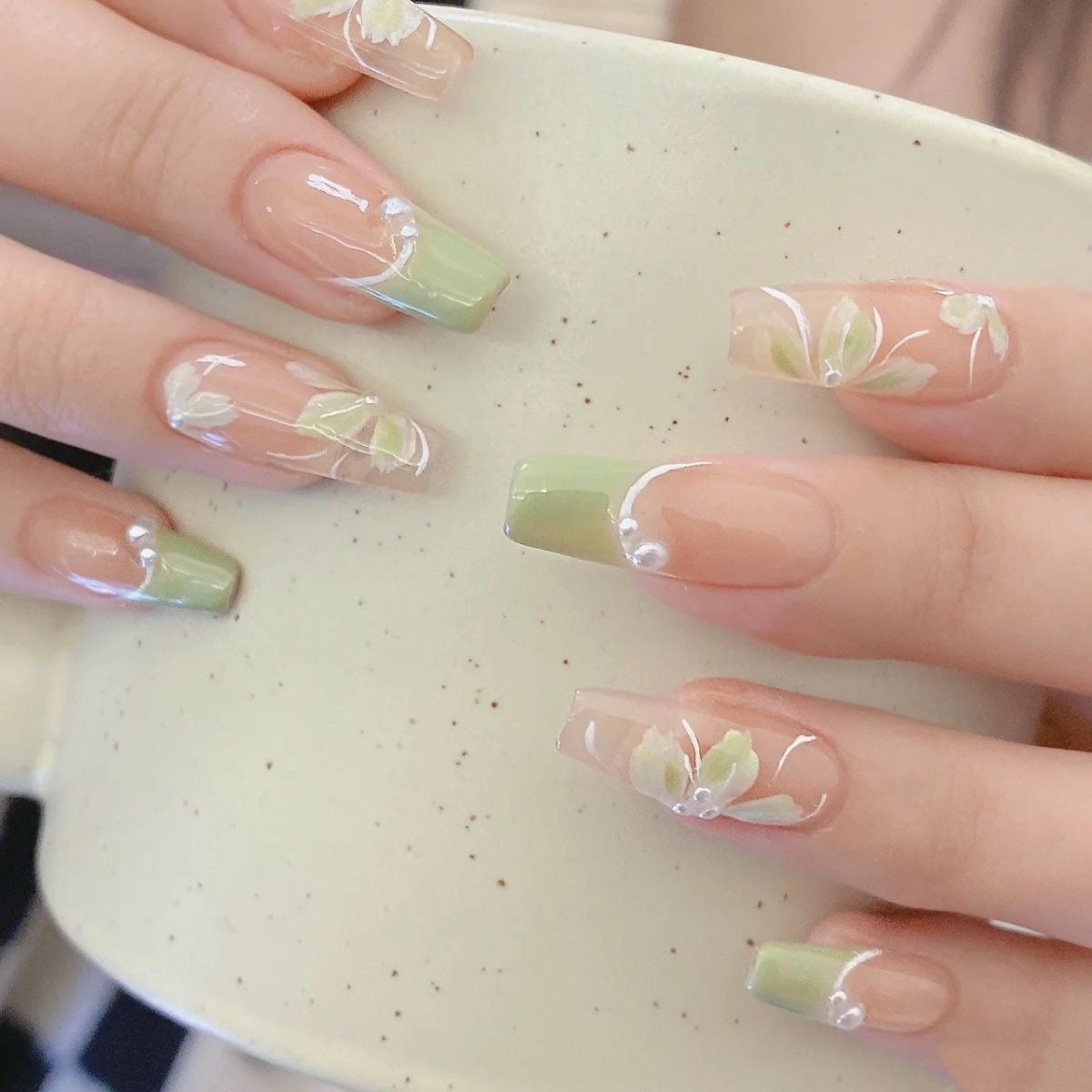 M11 Green camellias Nail