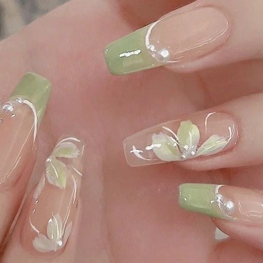 M11 Green camellias Nail